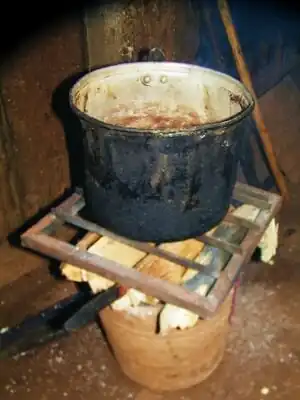 fig 1a: Open Fire Cookstove