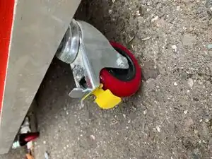 Caster wheel with lock