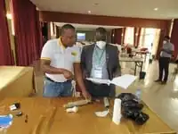 ETALO Team Lead shows an orthopaedic surgeon how to use the self assessment form.