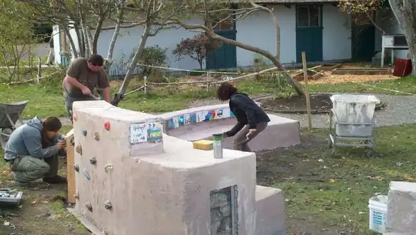 Interactive green benches Amphitheater of three interactive green benches